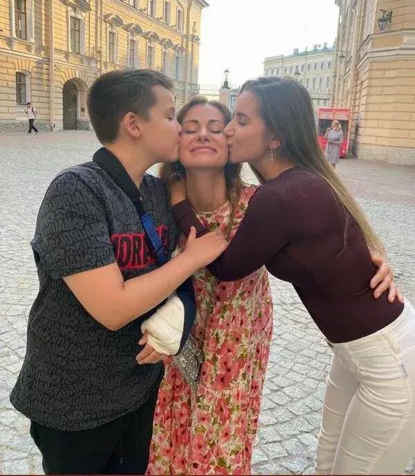 Фото: Дочь Анны Ковальчук открыла бизнес на съёмочных кашах! 😲 - Фото 2