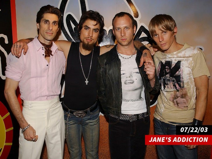 Фото: Драка на концерте Jane's Addiction! Перри Фаррелл напал на Дейва Наварро! 😱 - Фото 4