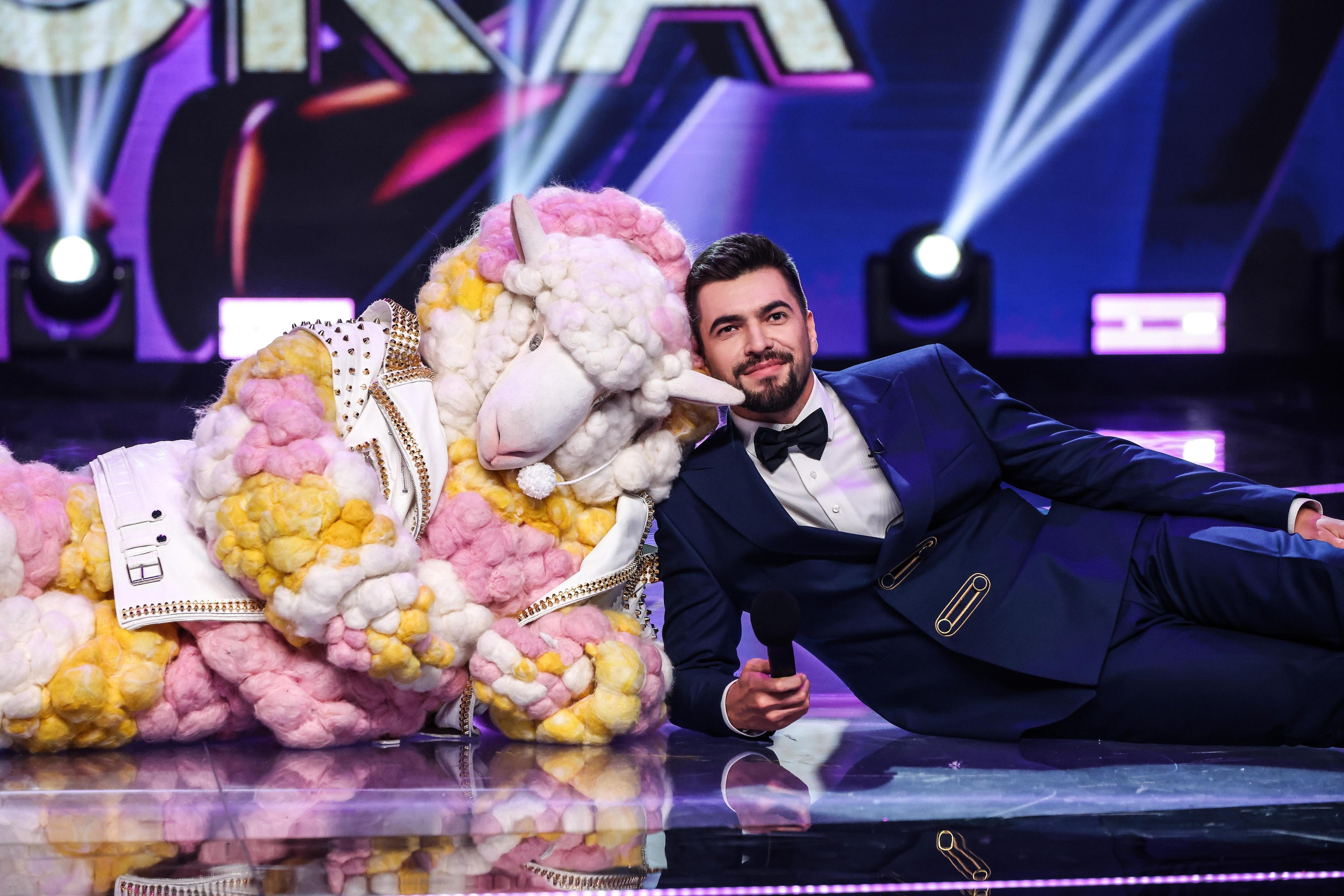 Фото: Джарахов задыхался в костюме капибары на шоу «Маска»! 😱 - Фото 8