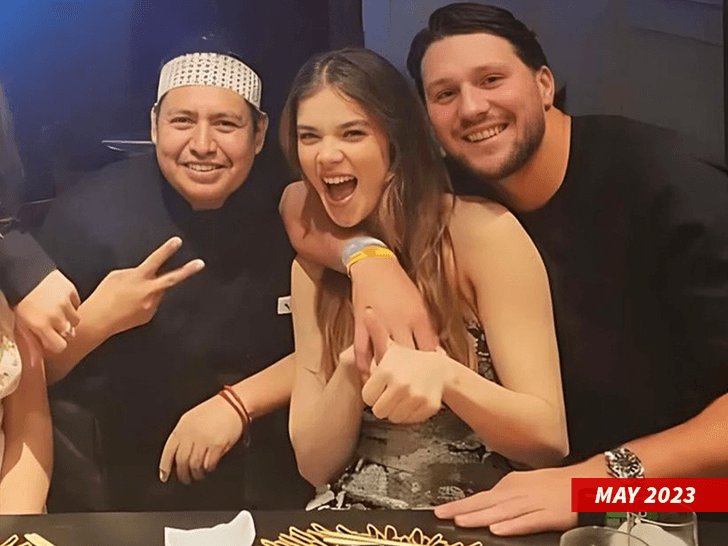 Фото: Джош Аллен:  Секрет MVP-сезона — в любви к Хейли Стайлз! 😍🔥 - Фото 2