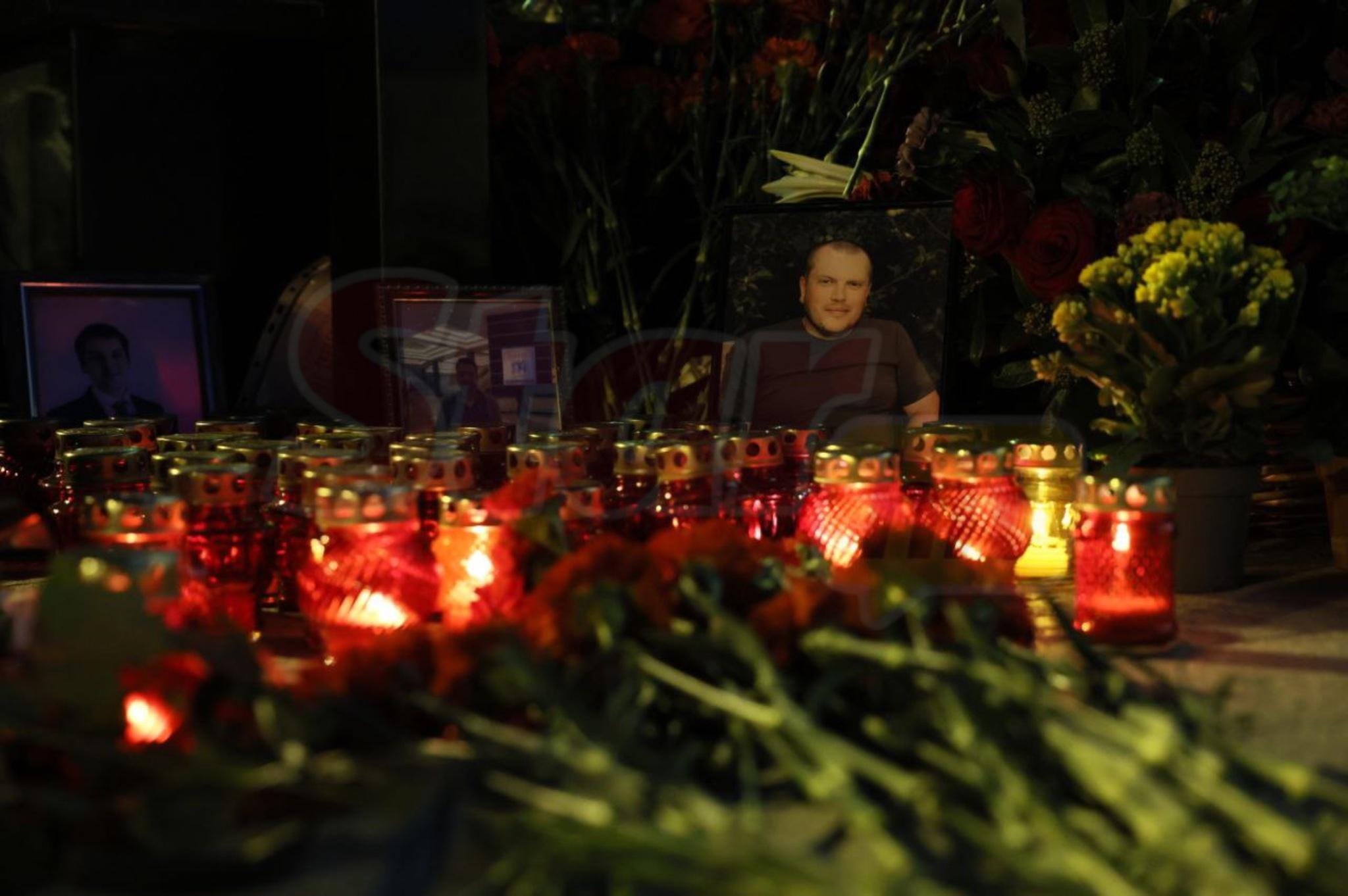 Фото: Годовщина трагедии в «Крокусе»: слезы, цветы и вечная память - Фото 18