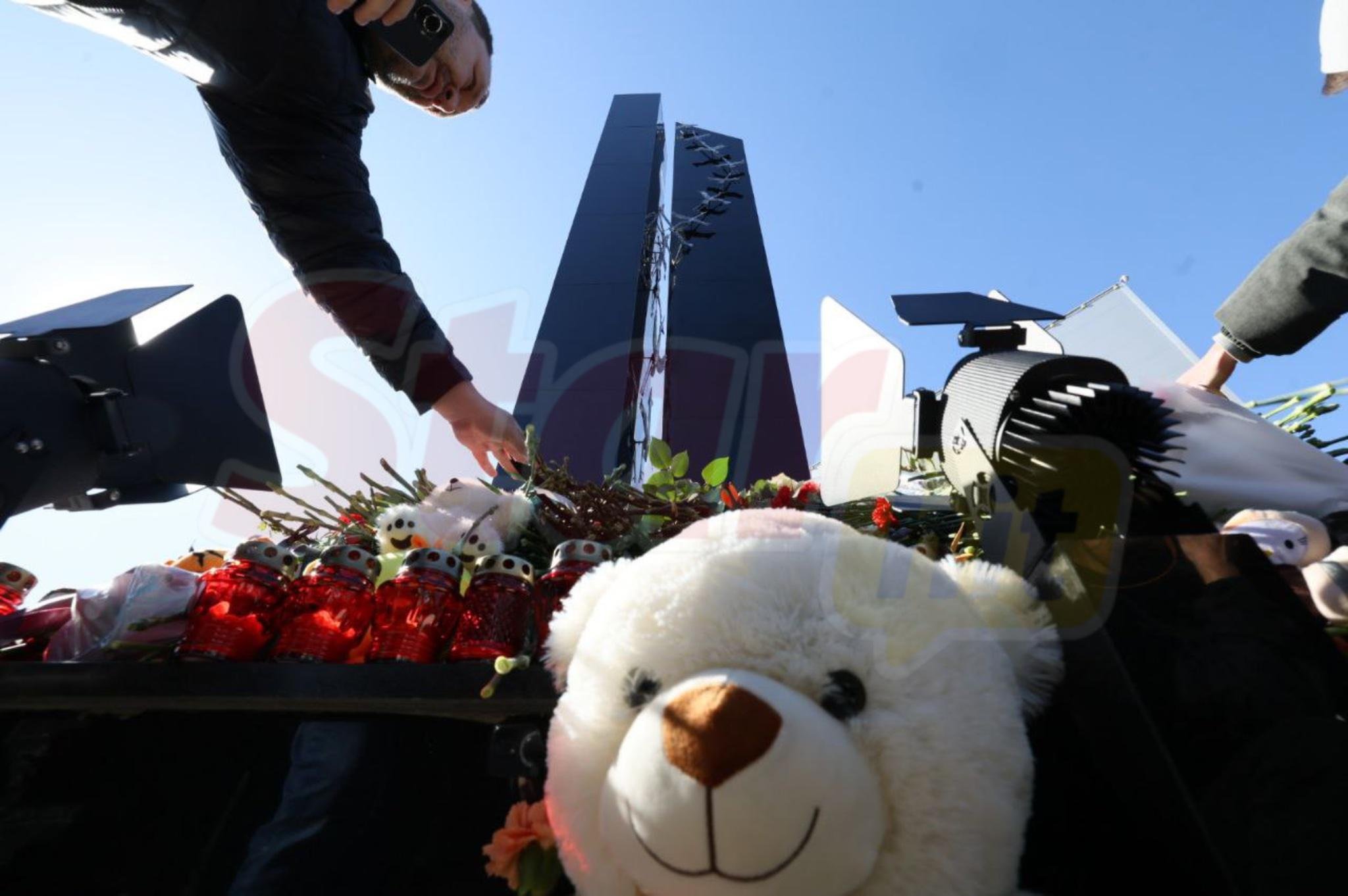 Фото: Годовщина трагедии в «Крокусе»: слезы, цветы и вечная память - Фото 8