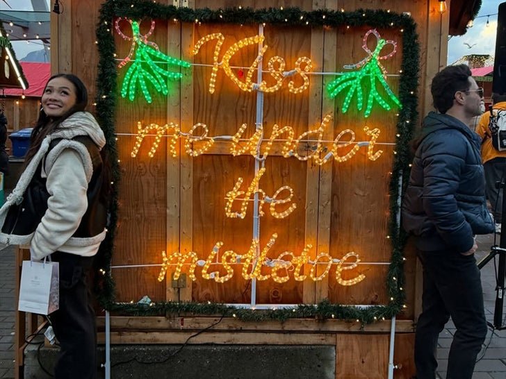 Фото: Голливуд в Рождественском Огне!🎄🔥 Шокирующие фото звезд! - Фото 4