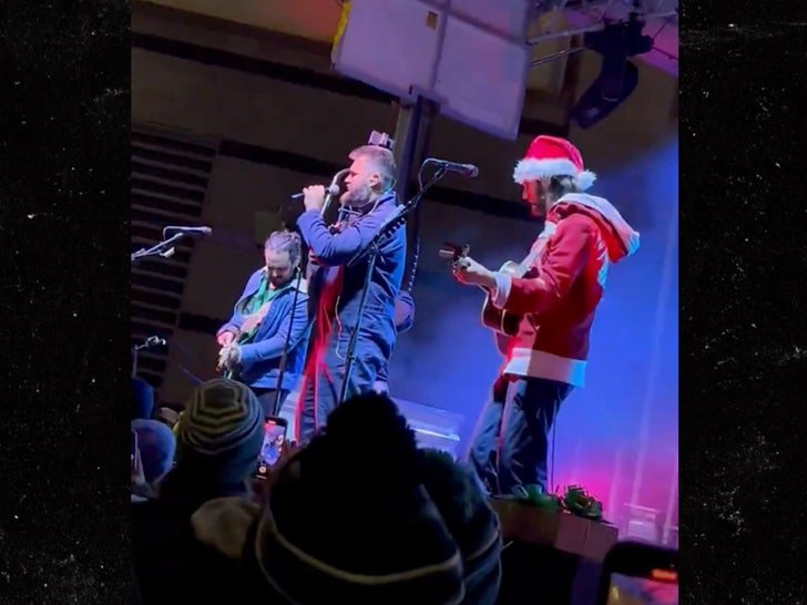 Фото: Келсе спел рождественскую песню и хочет побить Мэрайю Кэри! 🎤🎄💣 - Фото 2