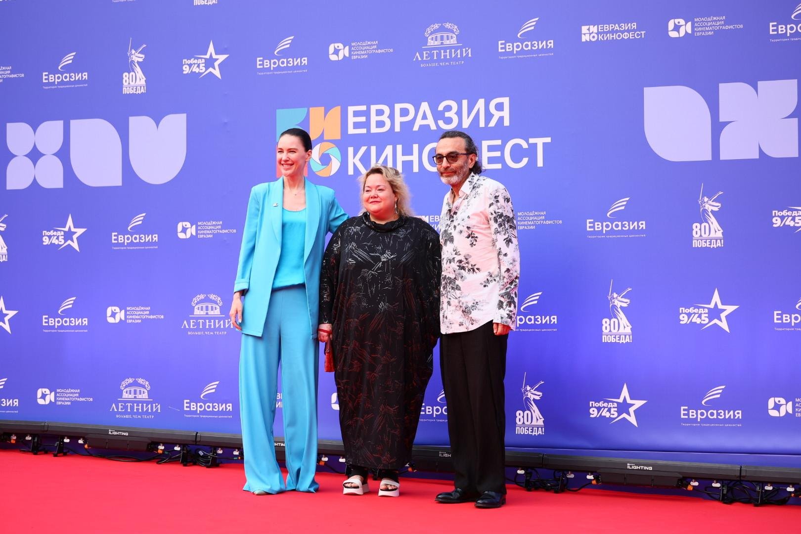 Фото: Киношный шабаш в Сочи: «Евразия-Кинофест» зажег огни! 🔥 - Фото 8