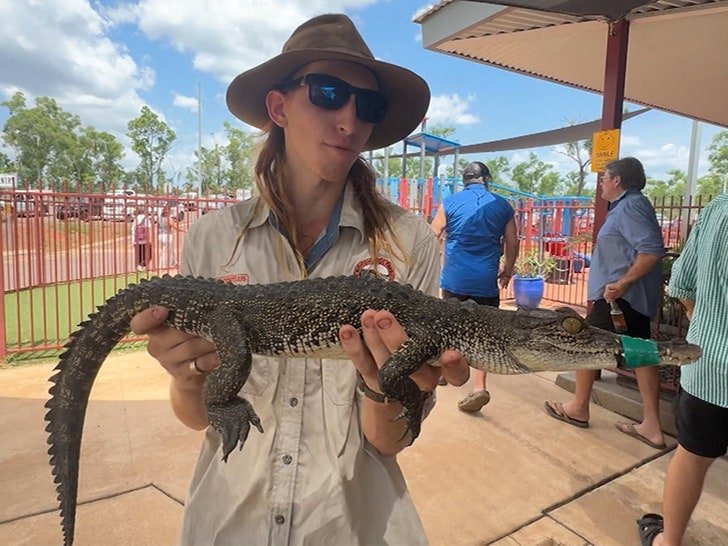 Фото: Крокодил Ким Кардашьян - Король крокодильих гонок! 🐊👑 - Фото 4