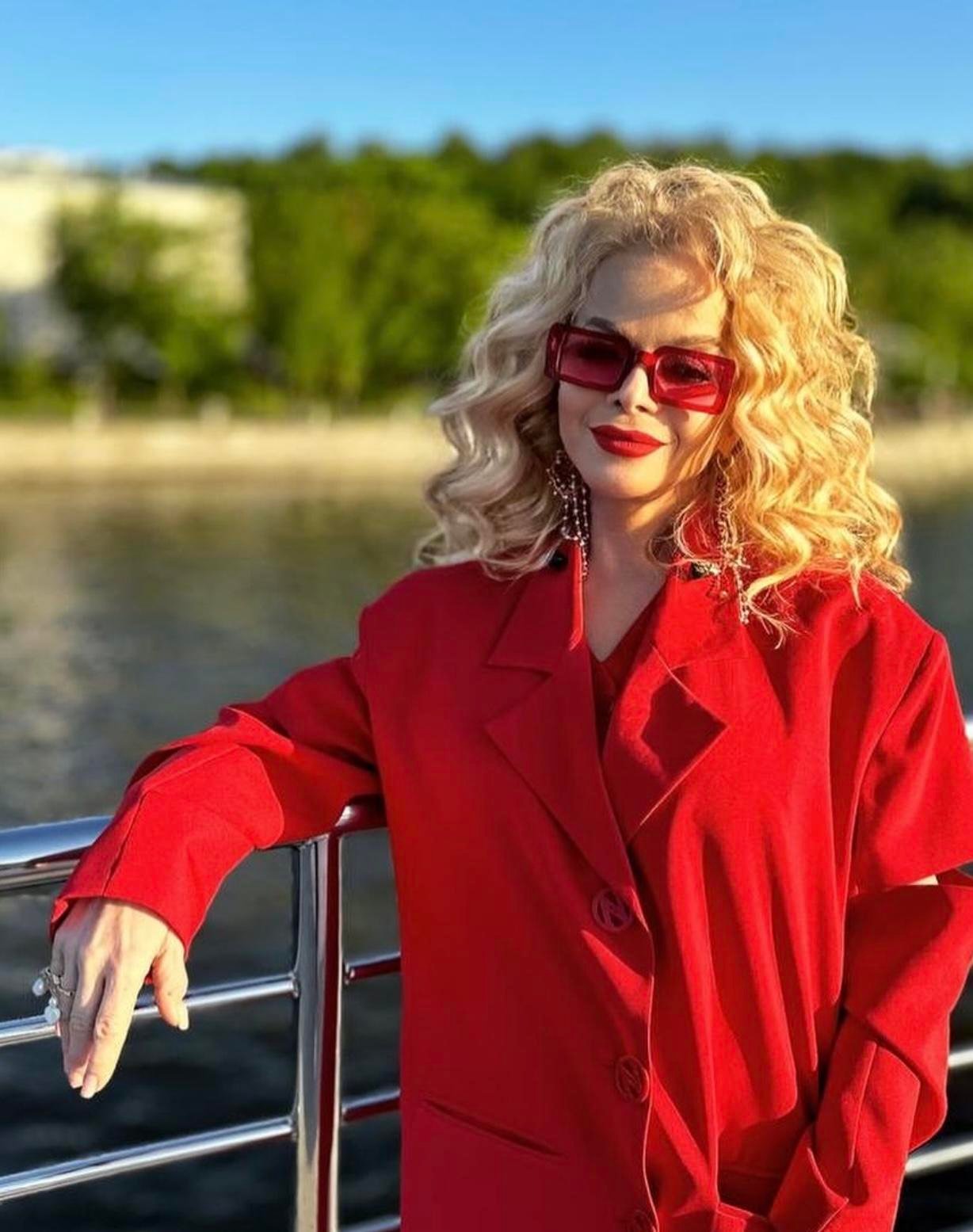 Фото: Лариса Долина шокирует новым образом! 70 лет? Вы шутите! 😲 - Фото 8