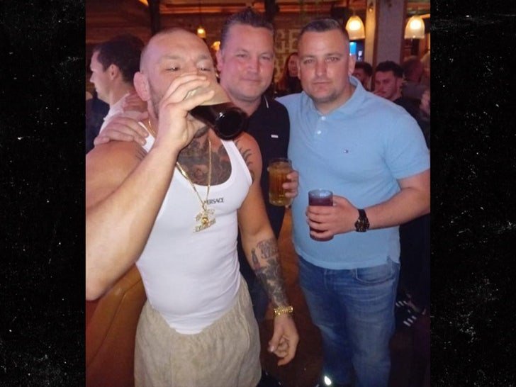 Фото: Макгрегор  променял  UFC на виски и  девушек! 🍻💃  - Фото 1