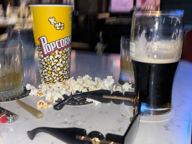 Фото: Макгрегор  променял  UFC на виски и  девушек! 🍻💃  - Фото 4