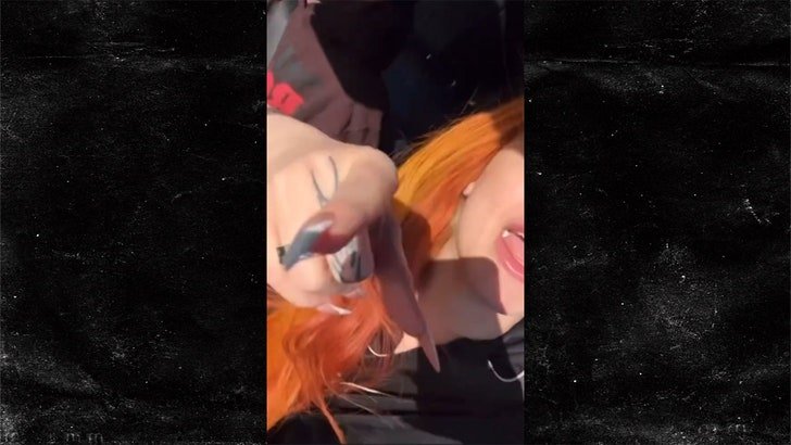 Фото: Мама Bhad Bhabie угрожает семье Трэвиса Баркера из-за внучки! 😱 - Фото 2