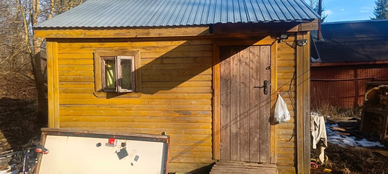 Фото: Мать-ехидна выгнала сыновей в сарай-бомжатник! 😲 - Фото 2