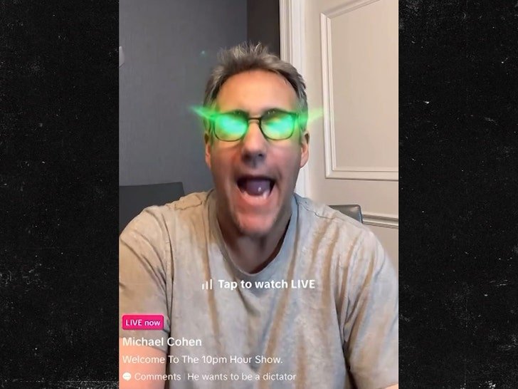 Фото: Миша Коэн в TikTok:  Тролли надевают ему на голову индюков!  😂🦃 - Фото 3