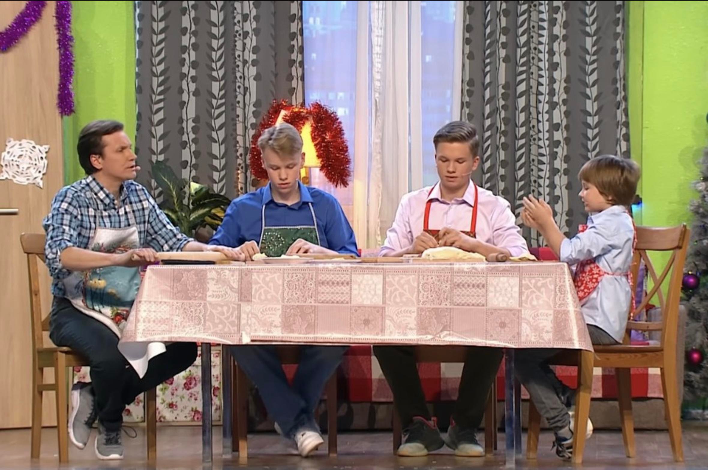 Фото: Не может быть! 😲 Близнецы Мясникова уже выше папы! - Фото 2
