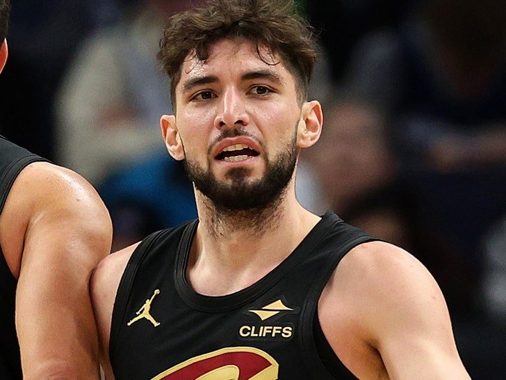 Фото: Не может быть! Дом звезды NBA ограбили, пока он был на выезде! 😱 - Фото 1