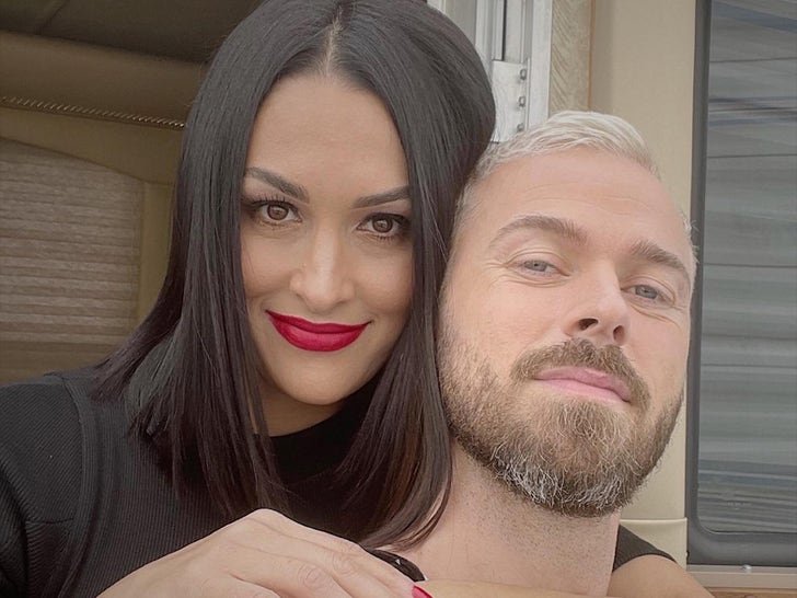 Фото: Nikki Bella Разводится с Artem Chigvintsev После Домашнего Насилия?! 😱 - Фото 3