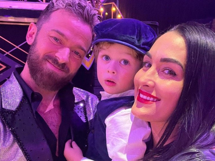 Фото: Nikki Bella Разводится с Artem Chigvintsev После Домашнего Насилия?! 😱 - Фото 5