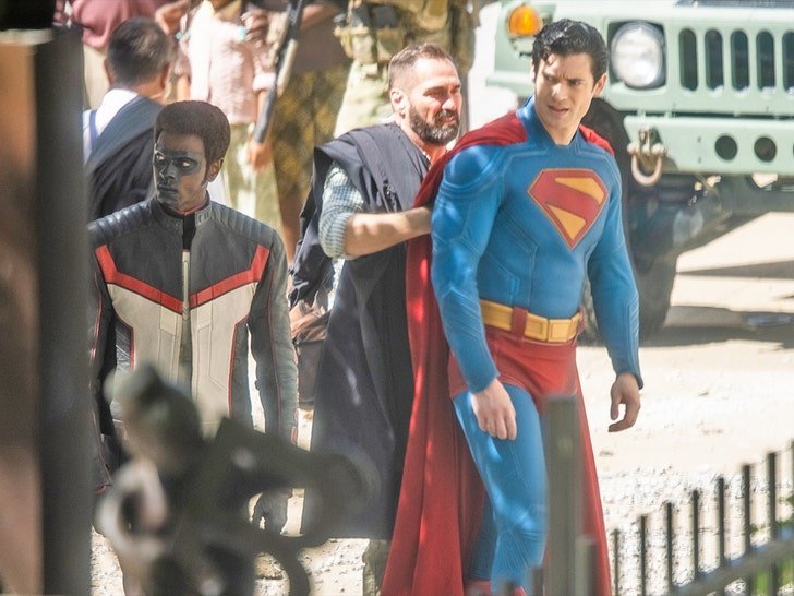 Фото: Новый Супермен накачался и готов к подвигам! Первые фото со съемок! 🔥 - Фото 1