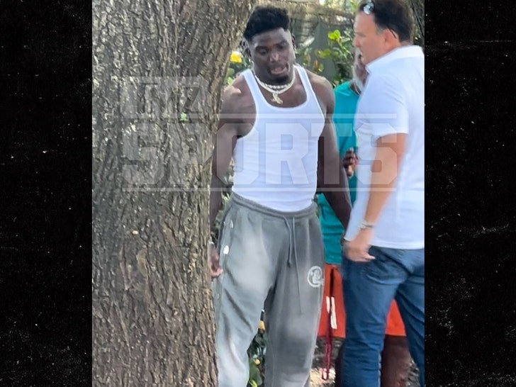 Фото: OBJ видел, как арестовывали Tyreek Hill!  И даже знал, что за машина у него! 😂 - Фото 3