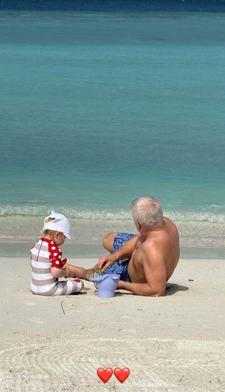 Фото: Орлова в ярости! Хейтеры назвали ее мужа дедушкой! 👴😡 - Фото 2