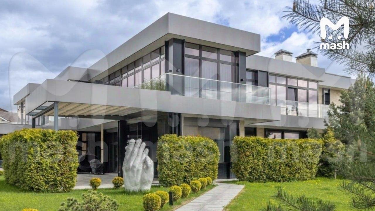 Фото: Особняк Блиновской на продажу: 6 спален, бассейн и 750 млн! - Фото 2