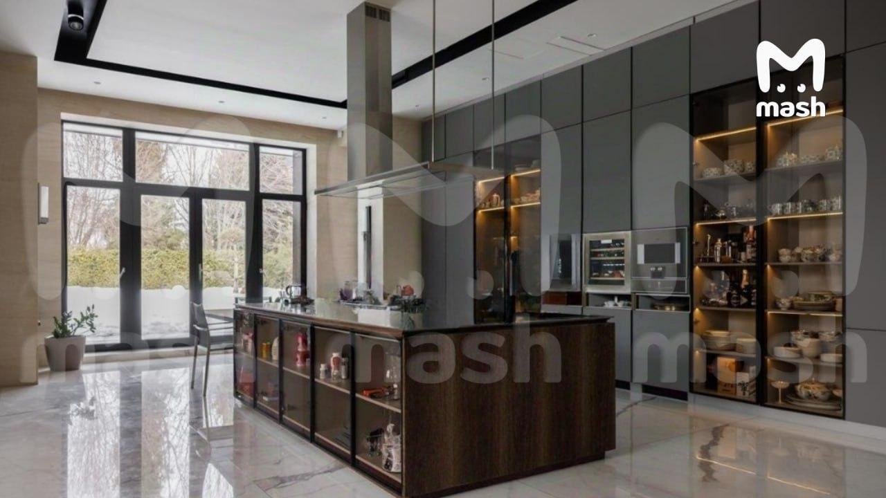 Фото: Особняк Блиновской на продажу: 6 спален, бассейн и 750 млн! - Фото 4