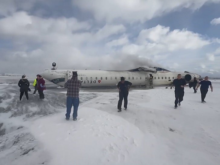 Фото: Перевернутый кошмар: Самолет Delta Airlines рухнул в Торонто! 😱 - Фото 3