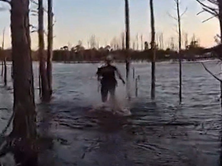 Фото: Полицейский спас тонущего ребенка-аутиста😱 - Фото 2