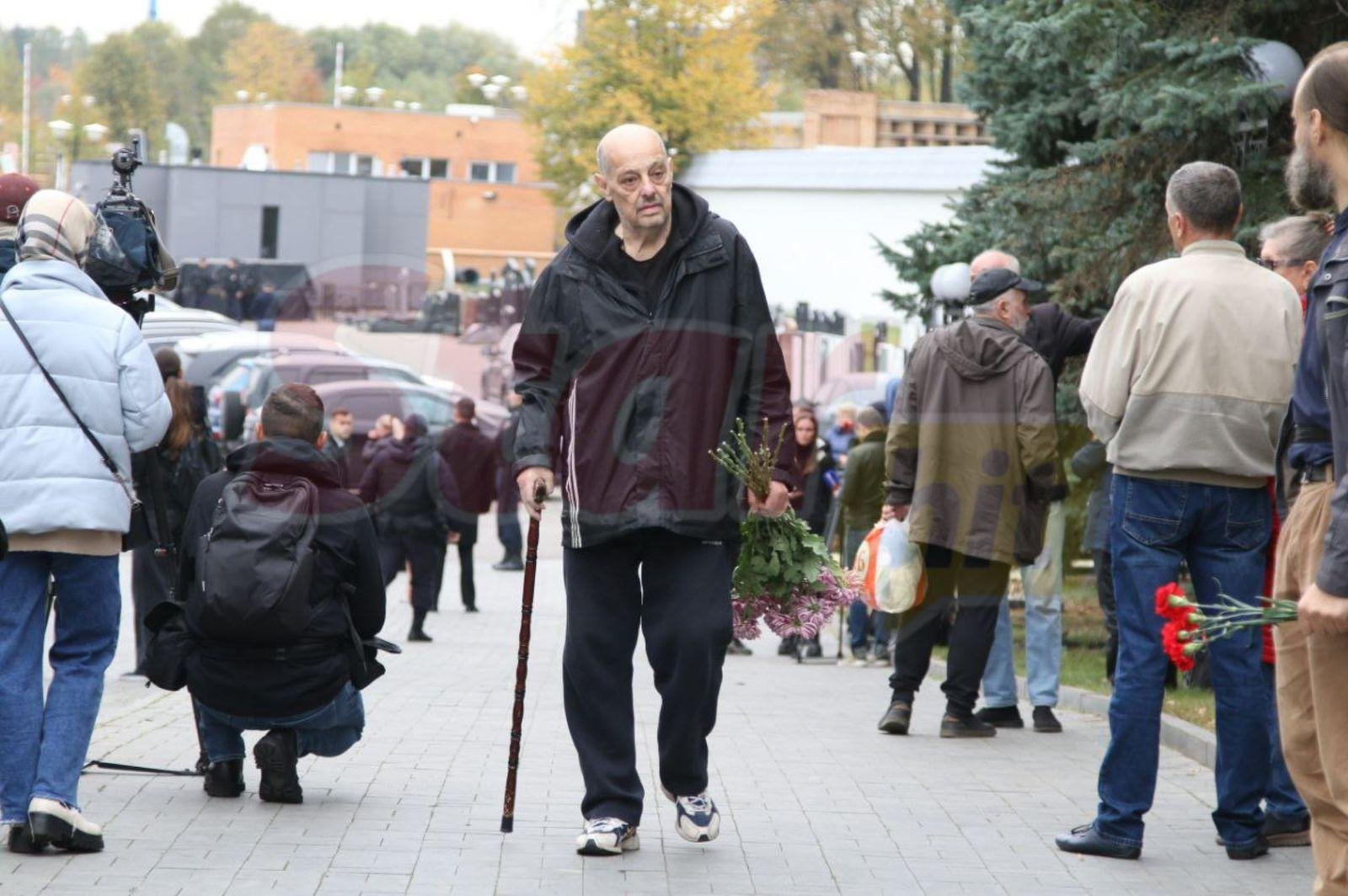 Фото: Пугачева оплакивает Добрынина: Венок на похороны легенды! 😭 - Фото 6