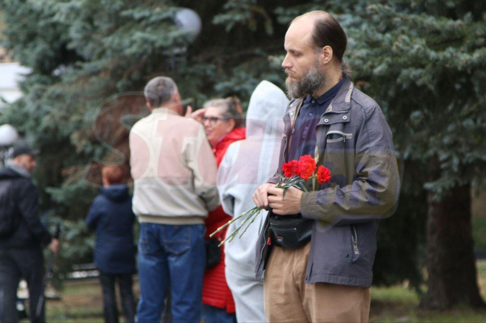 Фото: Пугачева оплакивает Добрынина: Венок на похороны легенды! 😭 - Фото 8