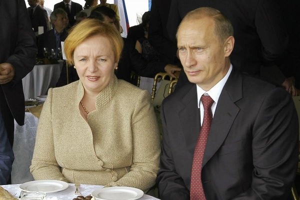 Фото: Путин и Людмила:  Секреты развода в театре!  🤫💥 - Фото 5