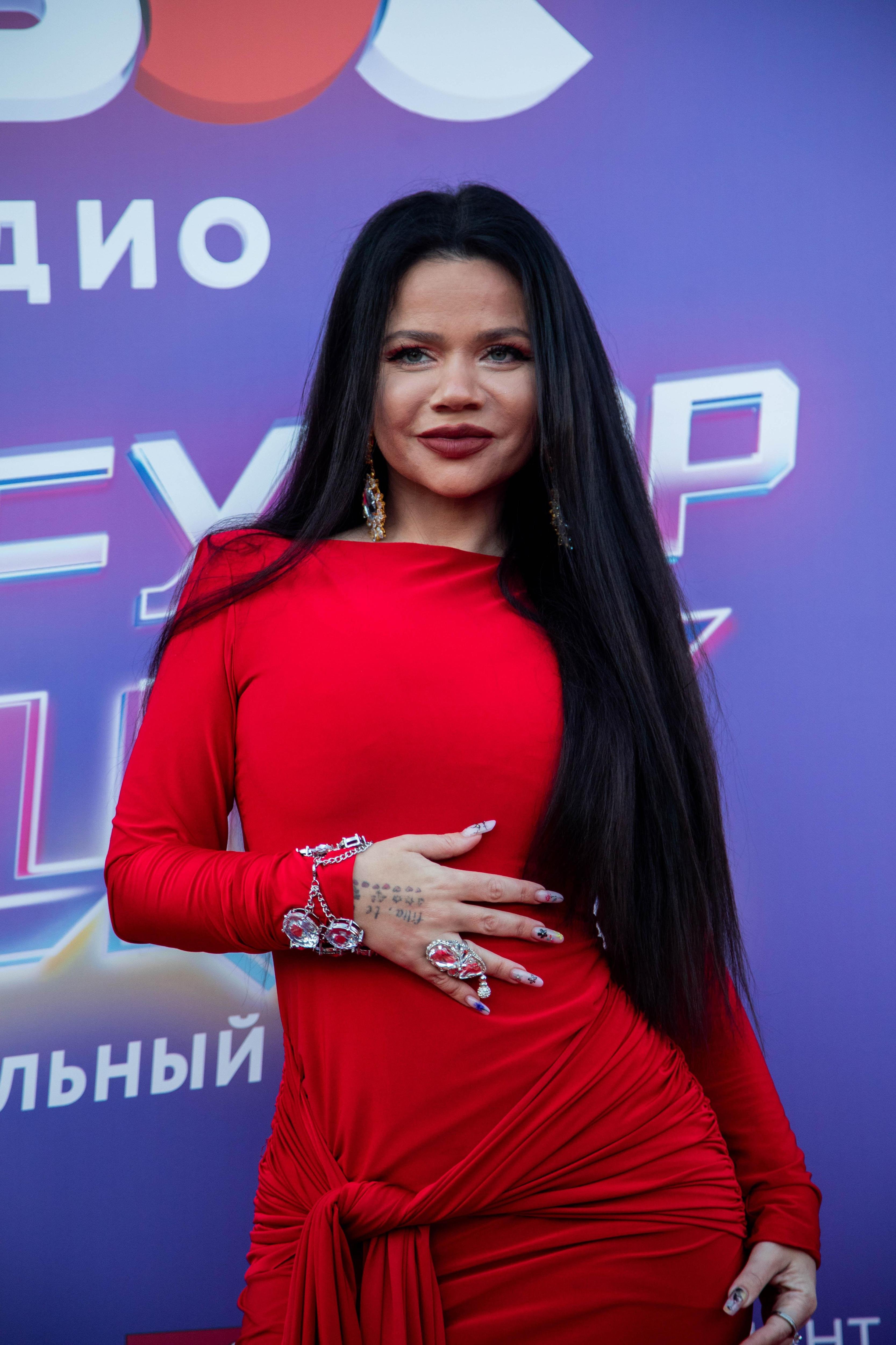 Фото: 🔞 Пьяные поцелуи и разбитые сердца: Натан отжигает в джунглях! 🔥 - Фото 2