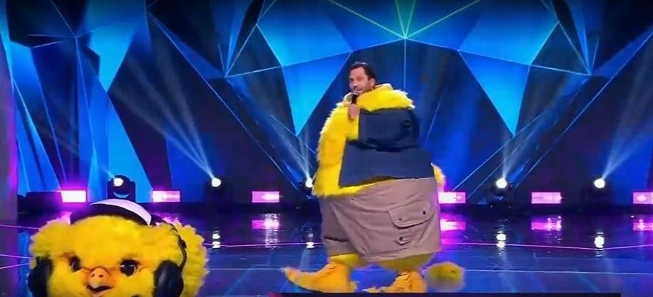 Фото: Ревва в костюме Цыпленка поверг Кравец в шок на шоу «Маска»! 🐔 - Фото 4