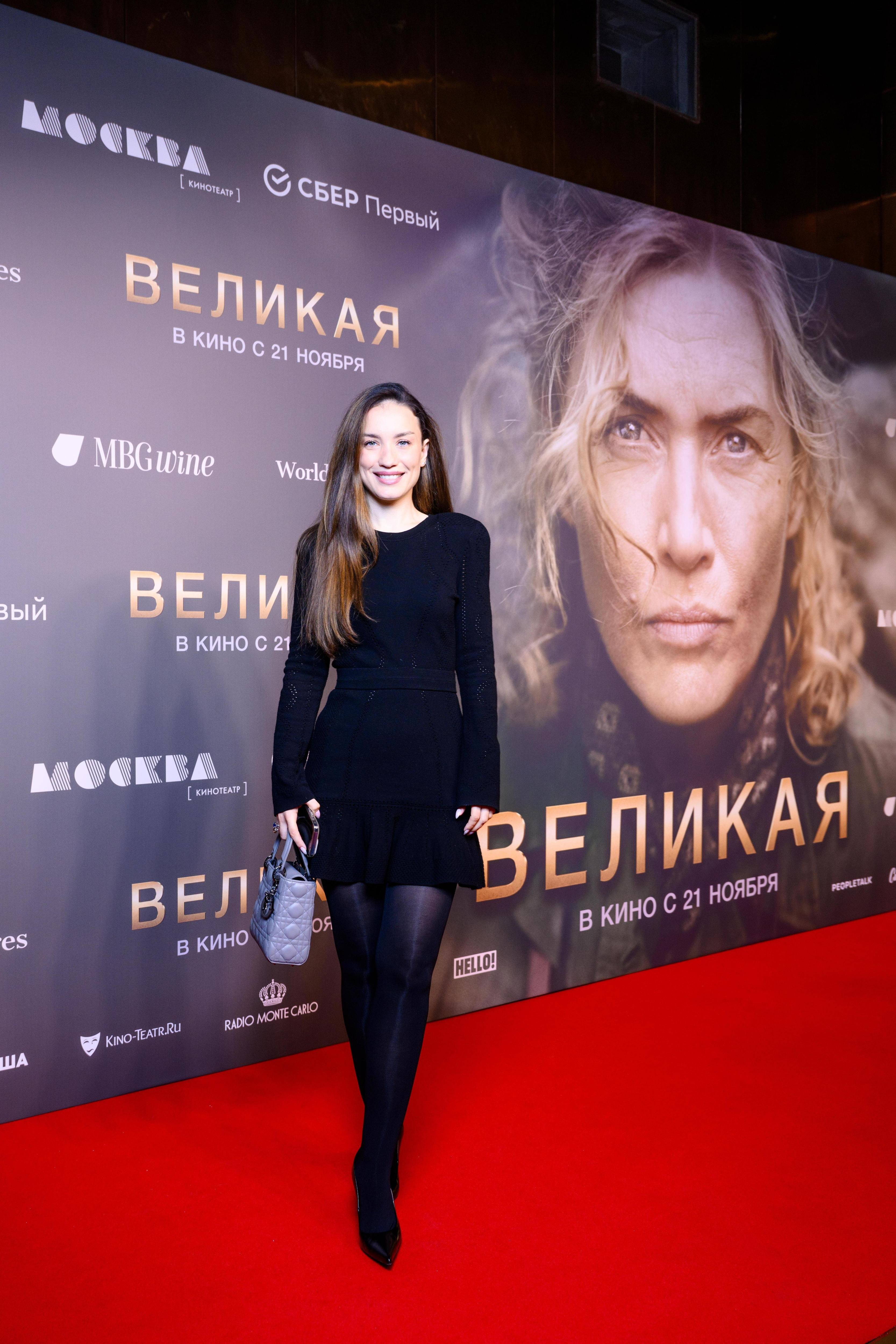Фото: Родригез и Кабак признались в любви на премьере фильма «Великая»! 💕 - Фото 15
