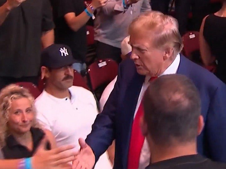 Фото: Роджерс  "продинамил"  Трампа  на  UFC!  😱 Что  происходит?! - Фото 2
