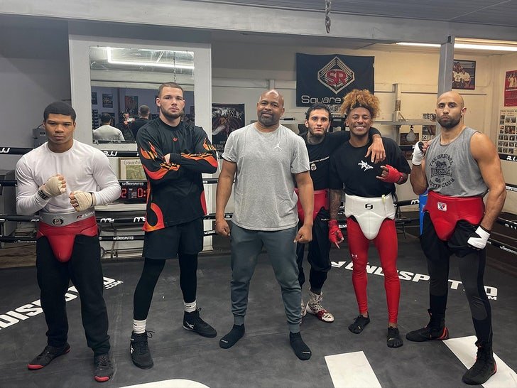 Фото: Рой Джонс-младший хочет проверить подбородок Джейка Пола! 🥊 - Фото 5