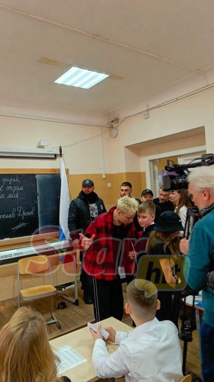 Фото: SHAMAN сорвал урок в родной школе и позвонил Мизулиной! 😱 - Фото 4