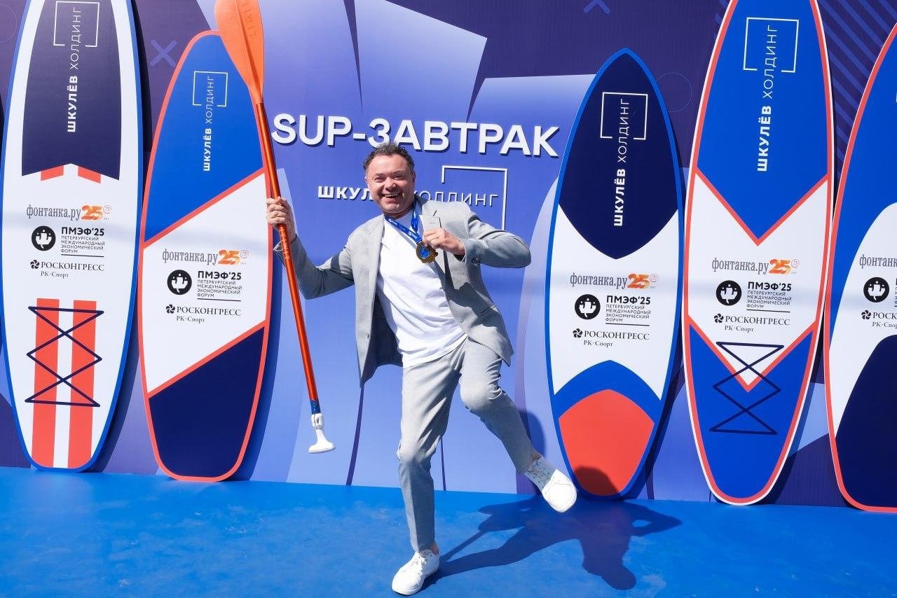 Фото: Шкулев Холдинг устроил пьяный SUP-заплыв на ПМЭФ! 🤪 - Фото 2