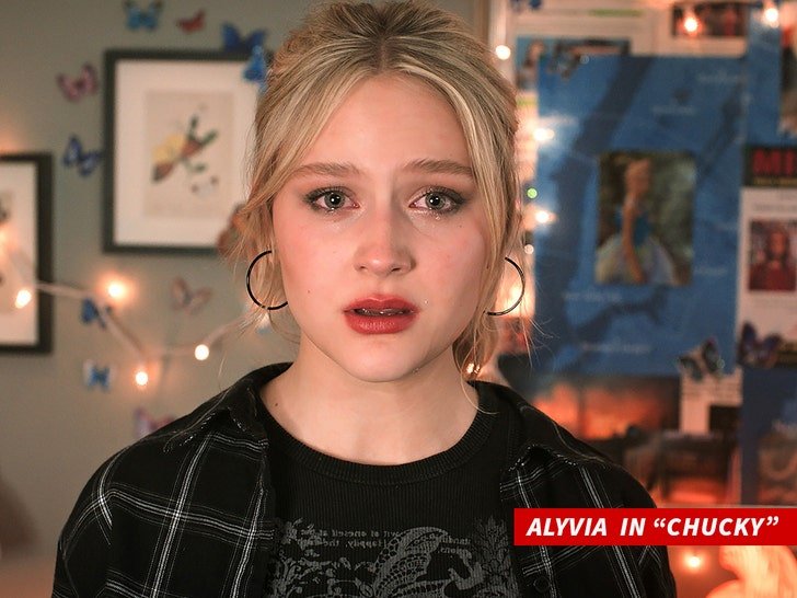 Фото: ШОК! 17-летняя звезда Netflix гребет деньги лопатой! 💰 - Фото 2
