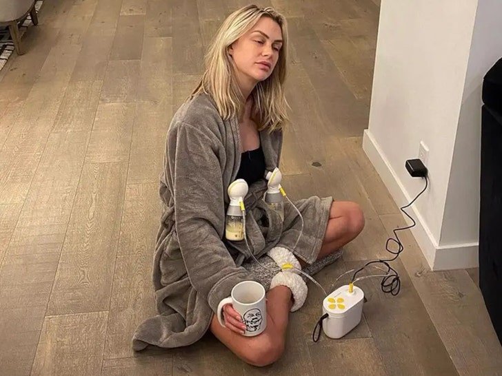 Фото: Шок! 😲 Лала Кент пьет грудное молоко из своей сиськи! - Фото 3