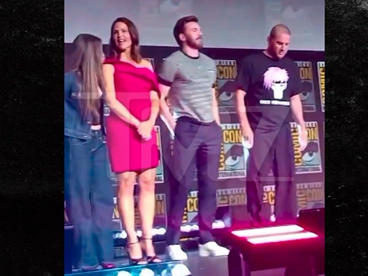 Фото: ШОК! Звезды «Дэдпула и Росомахи» взорвали Comic-Con! 🔥 - Фото 2