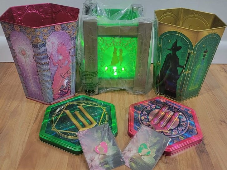 Фото: Сувениры из кино "Злая королева" на eBay - дороже квартиры! 😱 - Фото 3
