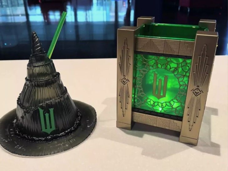 Фото: Сувениры из кино "Злая королева" на eBay - дороже квартиры! 😱 - Фото 4