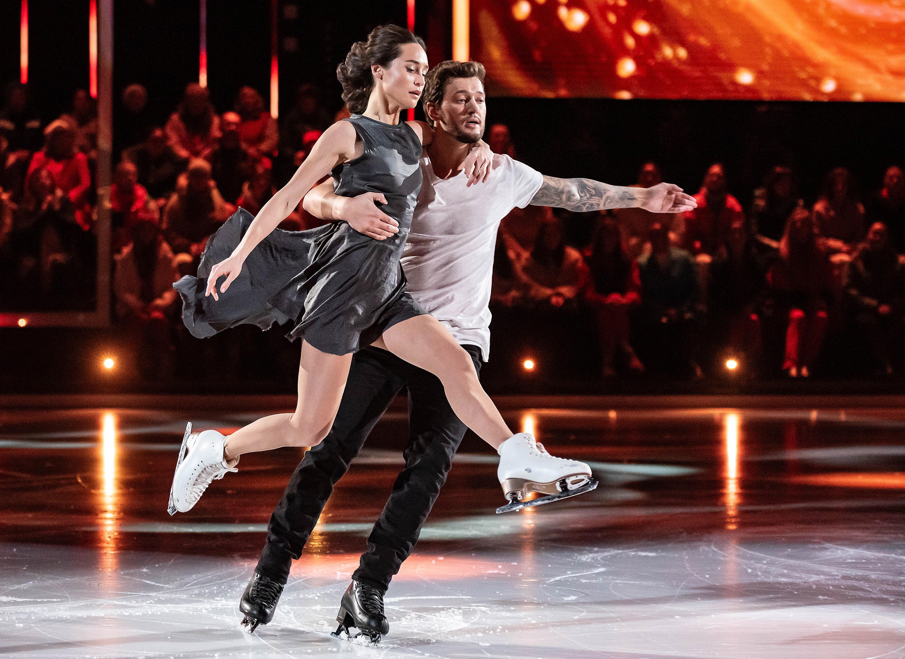 Фото: T-Killah уронил партнершу на льду! ⛸️😱 И это еще не все! - Фото 11