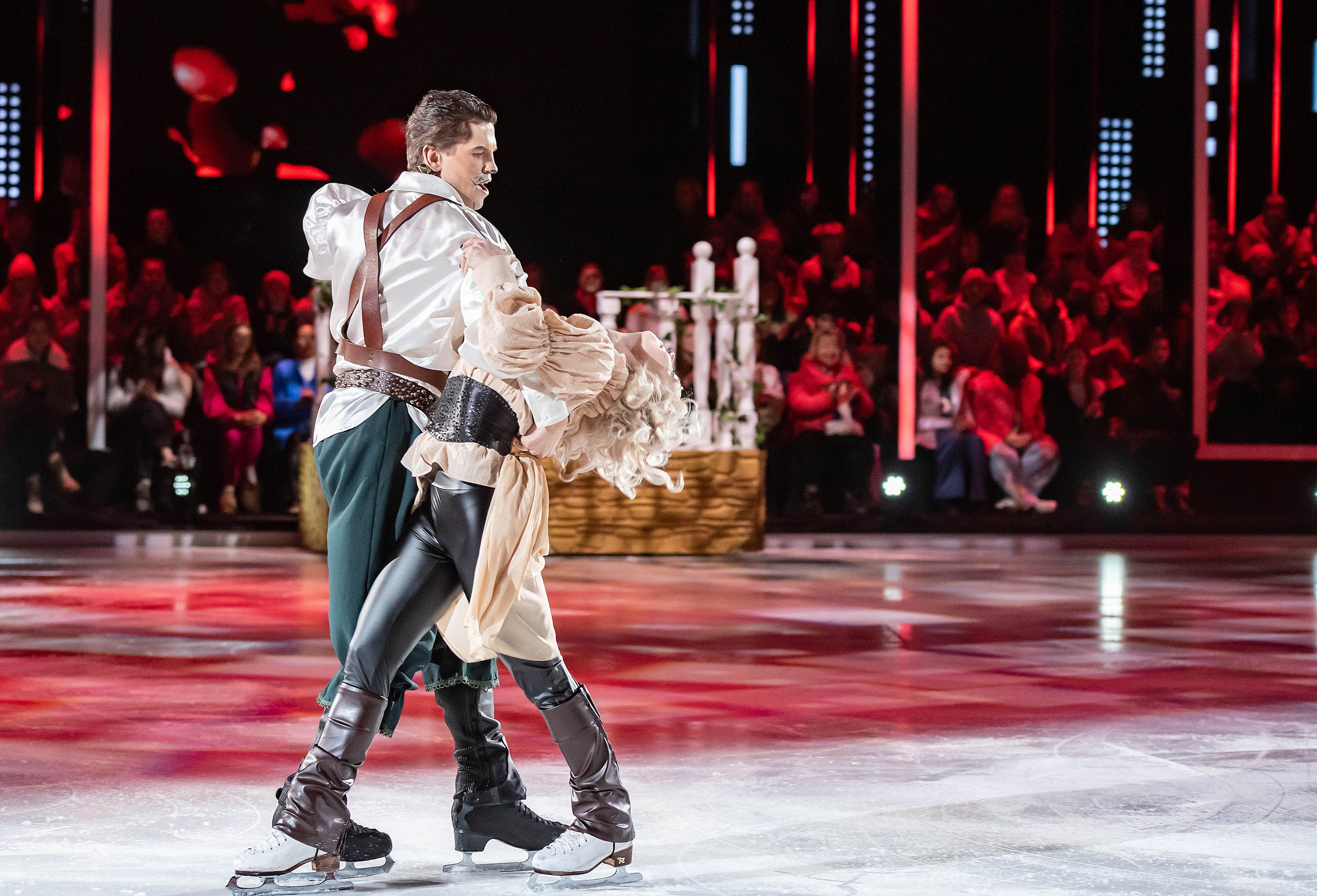 Фото: T-Killah уронил партнершу на льду! ⛸️😱 И это еще не все! - Фото 18