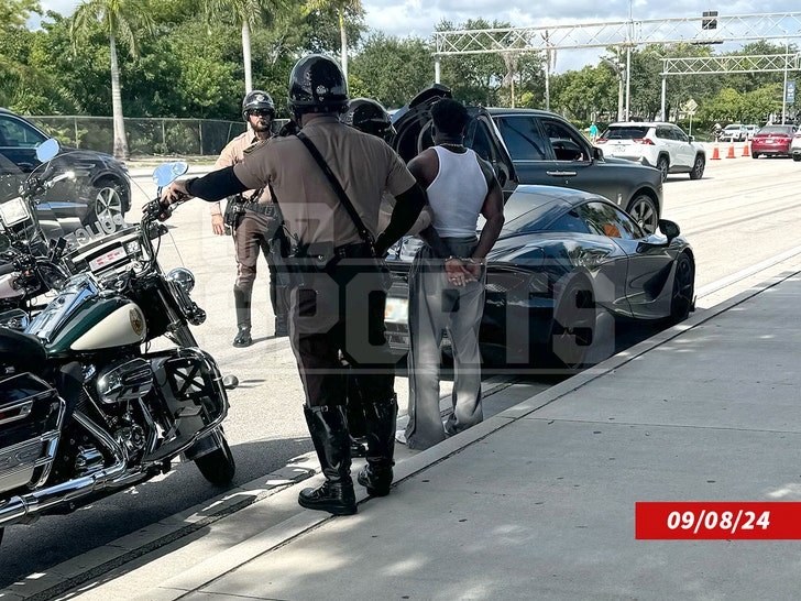 Фото: Тайрик Хилл: За рулем как сумасшедший! 🚓  Его заковала в наручники полиция! 👮‍♀️ - Фото 3