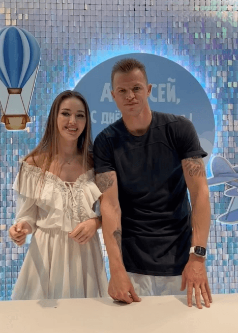 Фото: Тарасова унизили на Первом! А мама похвалила за красоту?! 🤣 - Фото 1