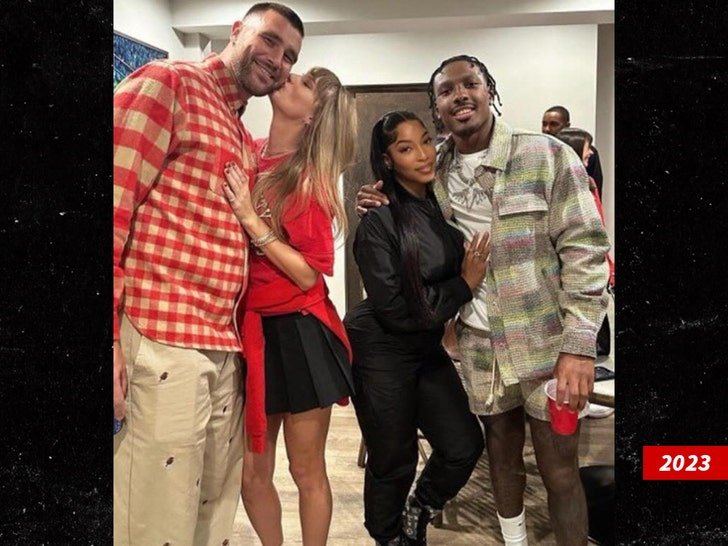 Фото: Taylor Swift целует в щечку Travis Kelce! 🤯😱 - Фото 3