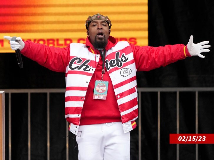 Фото: Tech N9ne возвращает грязное пари на Суперкубок! 🥚🏈 - Фото 3