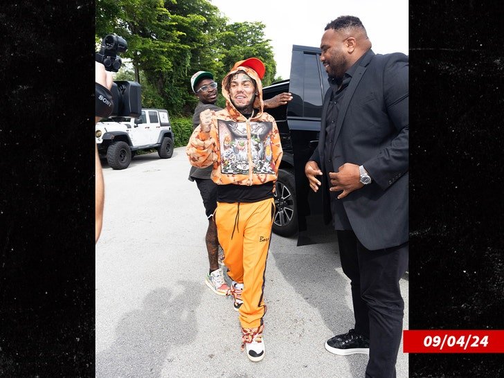 Фото: Текаши 6ix9ine прислали гроб с именем King Von! ⚰️💀 - Фото 4