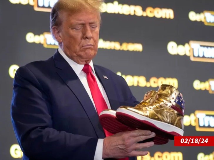 Фото: Трамп продает кроссовки с фотографией своего покушения! 😱 - Фото 4